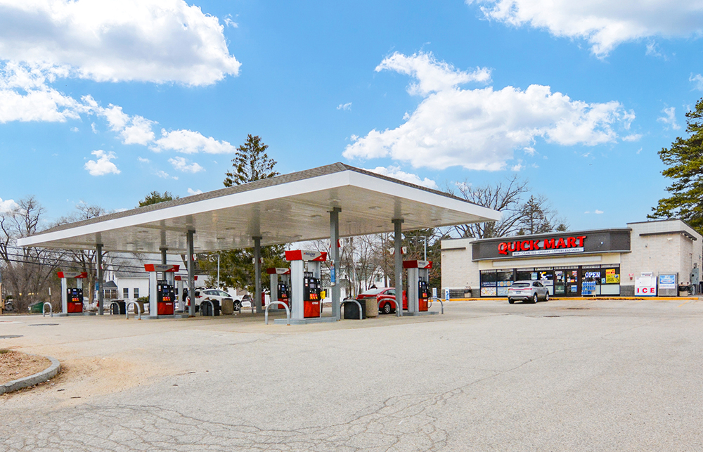 Huntley and Mabardy of Horvath & Tremblay complete sale of a 7-Eleven in Concord, NH for $2.15 million
